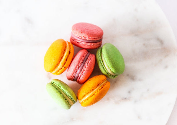 verschiedene bunte Macarons 
Foto von Karin Kollmannsperger